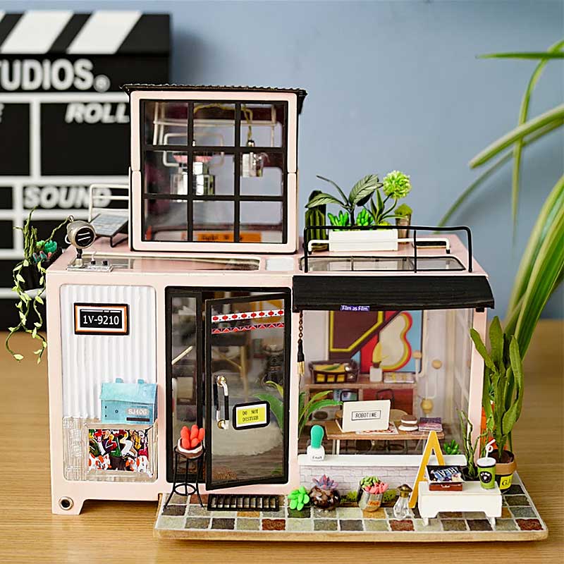 Robotime 3D Puzzle Kevin's Studio DG13