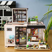 Robotime 3D Puzzle Kevin's Studio DG13